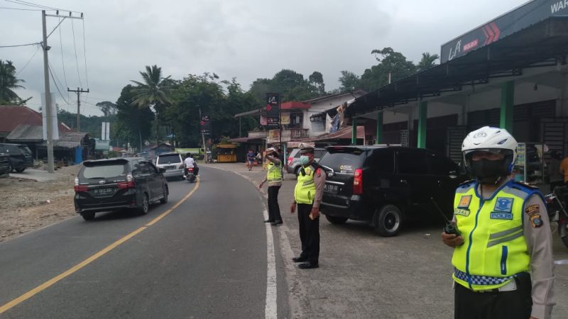 Personil Polrestabes Medan Tetap Siaga di H+4 Idul Fitri di Jalur Wisata Berastagi