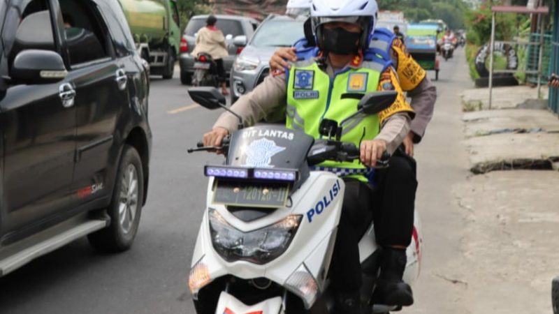 Boncengan Pakai Sepmor Kabag Ops dan Kasat Samapta Polrestabes Medan Patroli Jalur Mudik