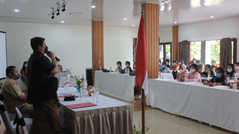 Bupati Samosir Buka Pelatihan Pembuatan Souvenir UMKM