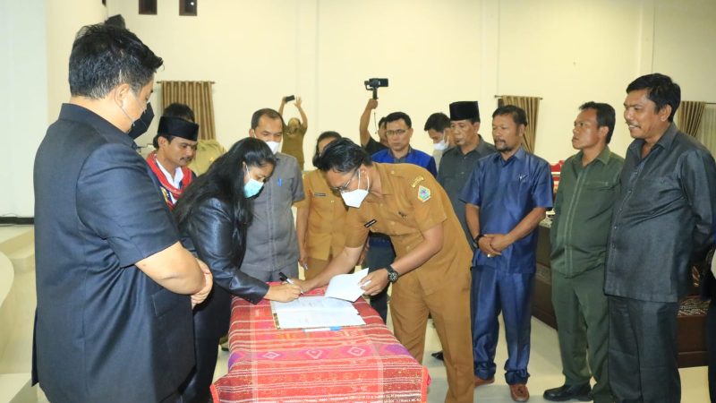 Bupati Samosir Hadiri Rapat Paripurna Penyampaian LKPJ T.A 2021