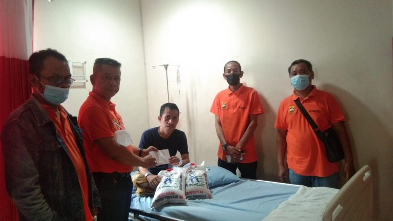 Ketua Pewarta Besuk Redaktur Mimbar Umum di RS Malahayati
