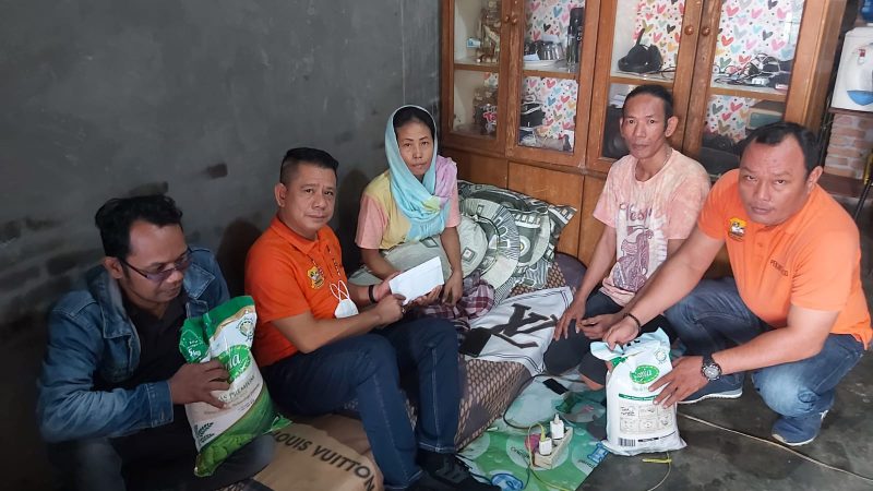 Ketua Pewarta Jenguk Istri Wartawan Sumut24 Sakit