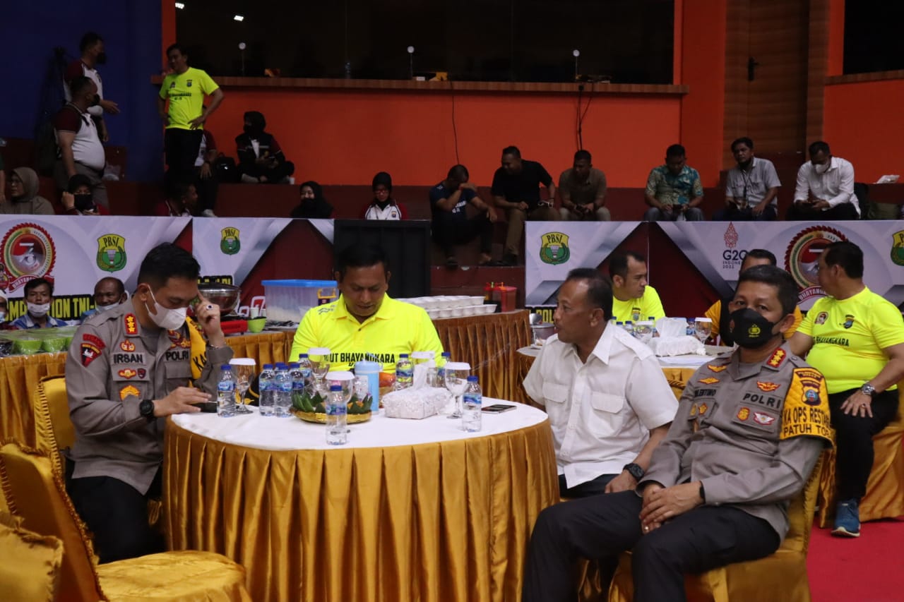 Kapolrestabes Medan Hadiri Acara Pembukaan Badminton TNI-Polri di Gedung PBSI