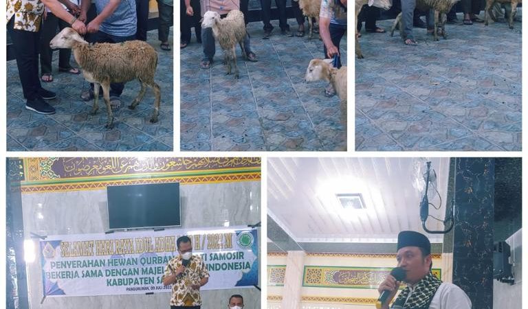 Pemkab Samosir Serahkan Hewan Qurban Dihari Raya Idul Adha