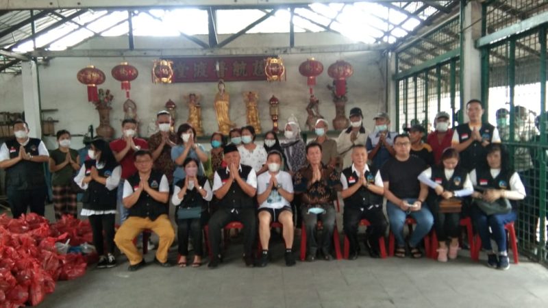 Vihara Candi Budha dan Walubi Sumut Bagikan Ratusan Paket Sembako kepada Warga Kurang Mampu