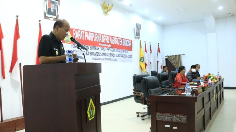 Wabup Samosir Hadiri Pengucapan Sumpah/ Janji PAW Anggota DPRD Kabupaten Samosir 2019-2024