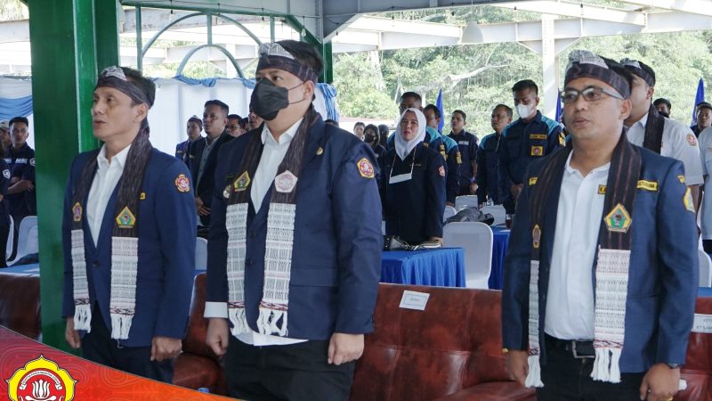 Bupati Melantik Pengurus Karang Taruna Kabupaten Samosir Periode 2021-2026
