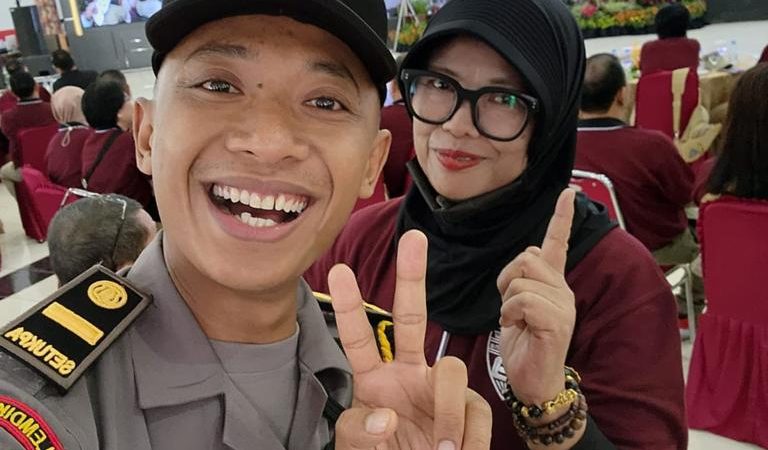 Ternyata Kompol (P) Hj.Trila Murni.SH Mantan Kapolsek Medan Helvetia Ngefans Sama Pak Bhabin Herman Purworejo