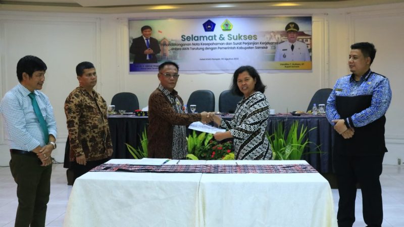 Pemkab Samosir Tanda Tangani MOU dengan IAKN Tarutung.