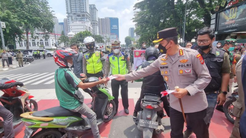 HUT ke-77 Kemerdekaan RI, Polrestabes Medan Bagikan 10 Juta Bendera Merah Putih