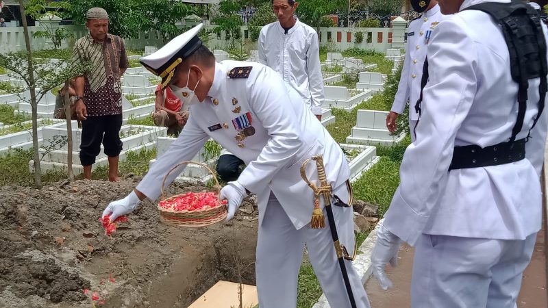 Prajurit Petarung Yonmarhanlan I Beri Penghormatan Terakhir kepada Serka Marinir (Purn) Suwito