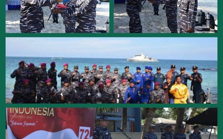Danrai Arhanud Yonmarhanlan I Selaku Danup Pengibaran Bendera Bawah Laut Menerima Bendera Kebangsaan Merah Putih dari Danlantamal I Belawan