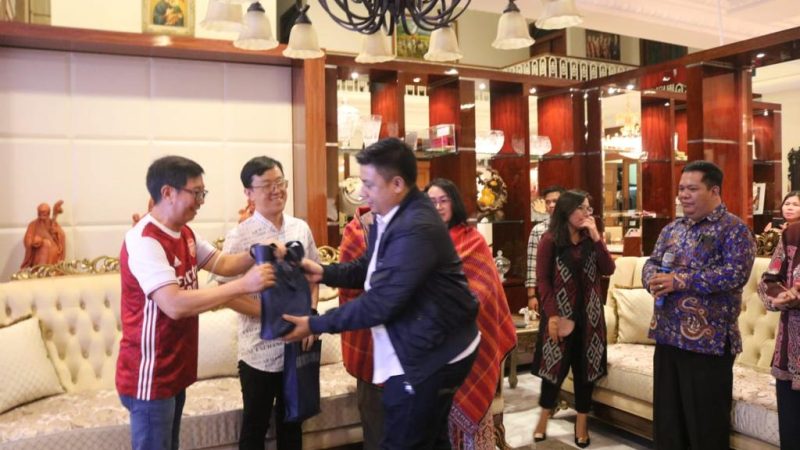 Bupati Samosir mengajak Founder Panbil Batam berinvestasi di Samosir