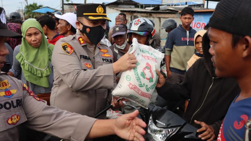 Warga Gabion Antusias Menerima Bantuan Dari Kapolda Sumut