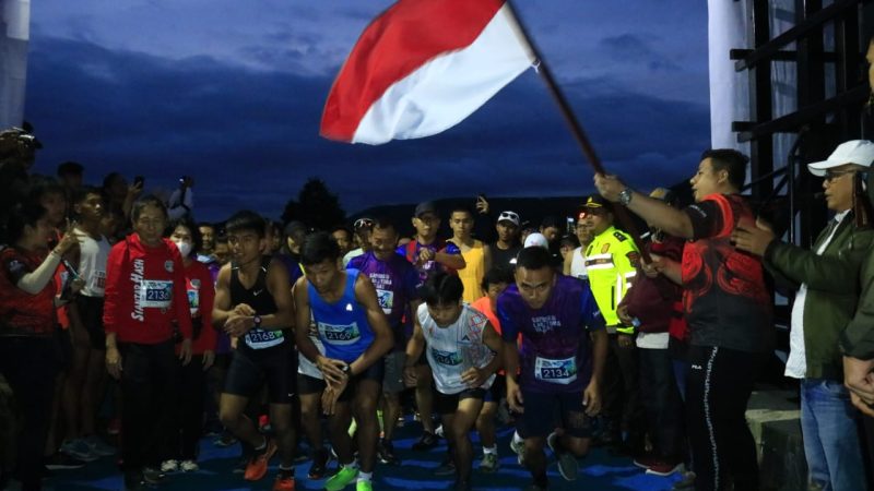 Bupati Samosir Lepas Start Samosir Lake Toba Ultra 2022