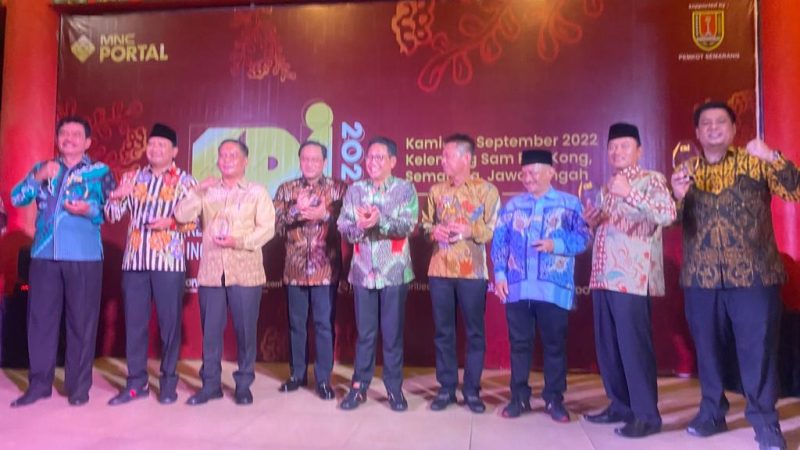 Bupati Samosir Terima penghargaan Kepala Daerah Inovatif 2022 diserahkan langsung Menteri Desa PDTT