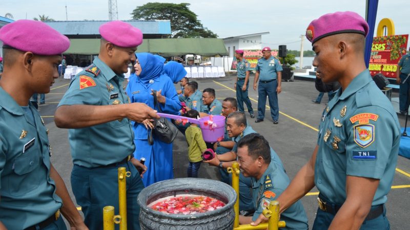Delapan Prajurit Sandang Pangkat Baru