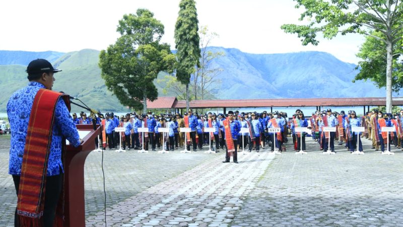 Pemkab Samosir Peringati Hari Kesadaran Nasional Dirangkai dengan Peringatan Hari Ulos Nasional, dan Penyerahan Bantuan Peralatan UMKM.