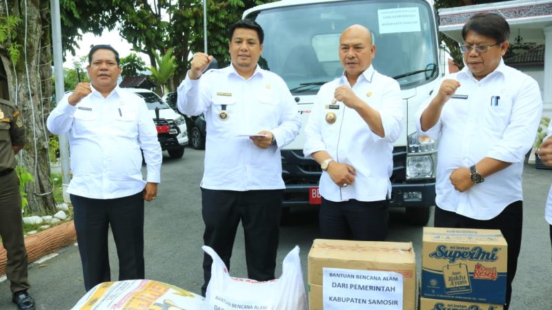Bupati Samosir Serahkan Bantuan Untuk Korban Gempa Di Taput