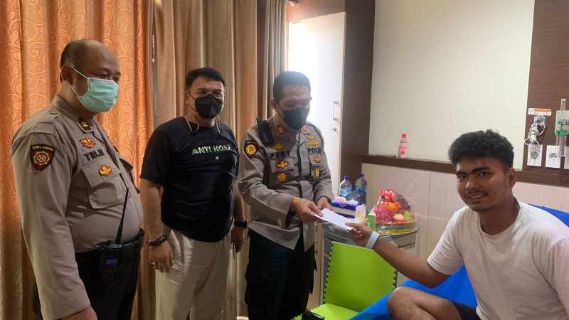 Kasat Samapta Polrestabes Medan Jenguk Anak Panit Intelkam Polsek Helvetia