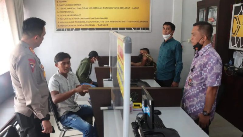 Melihat Kesigapan Personil SPKT, Kapolresta Deli Serdang Lakukan Pengecekan Mendadak