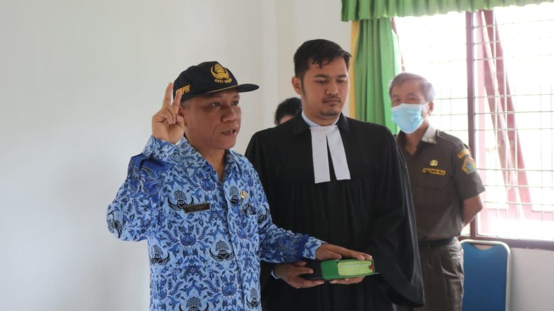 Bupati Samosir Lantik Pejabat Administrator Dinas Pekerjaan Umum dan Tata Ruang Kabupaten Samosir