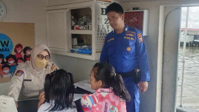 Dit Polairud Polda Sumut Adakan Pengobatan Gratis Untuk Nelayan di Kapal Terapung