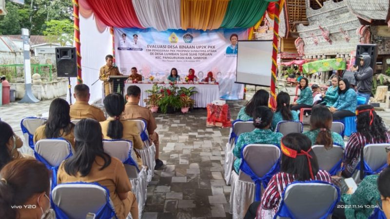 Kunjungi Samosir, TP. PKK Provsu Lakukan Evaluasi di Desa Lumban Suhisuhi Toruan Sebagai Desa Binaan UP2K PKK.