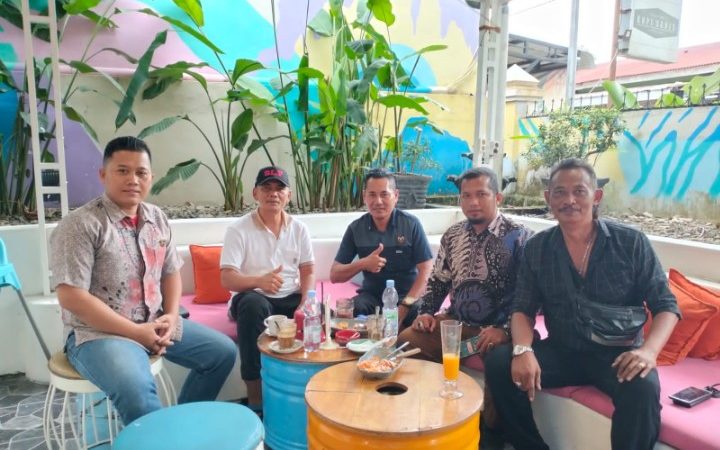 Jalin Silaturahmi dengan Wartawan,Ketum DPP PWRI Ngopi Bareng