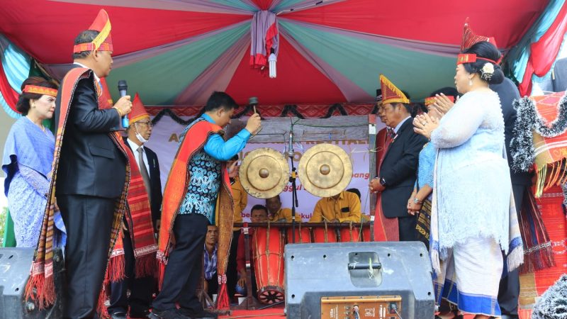 Hadiri Syukuran Revitalisasi Tugu Sitohang, Bupati Samosir Harapkan adanya UMKM