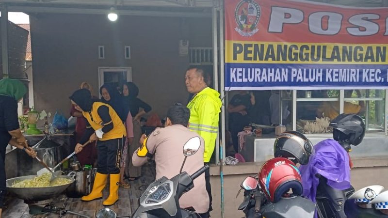 Kapolresta Deli Serdang Pantau Dapur Umum Korban Banjir di Sekip