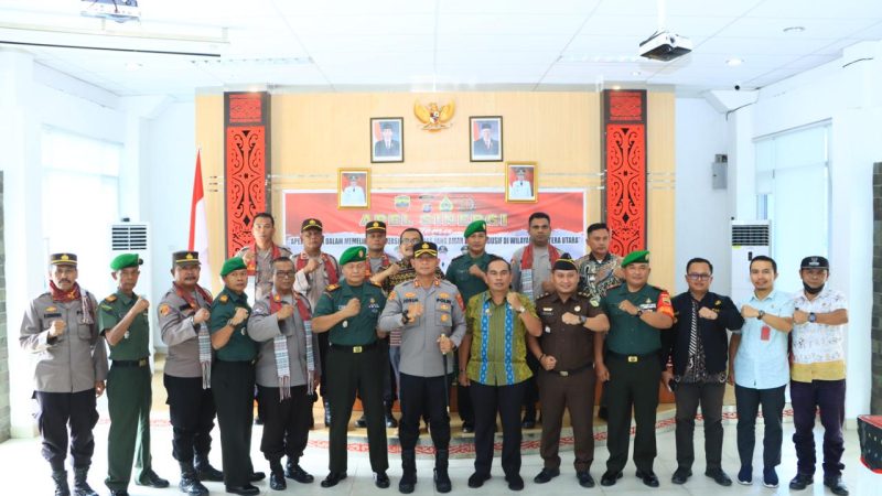 Wujudkan Kamtibmas Yang Aman Dan Kondusif , Pemkab Samosir Ikuti Apel Sinergi