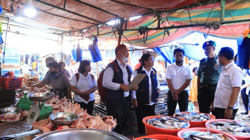 Menjelang Nataru, Forkopimda Samosir Monitoring Harga dan Ketersediaan Pangan di Pasar Pangururan.