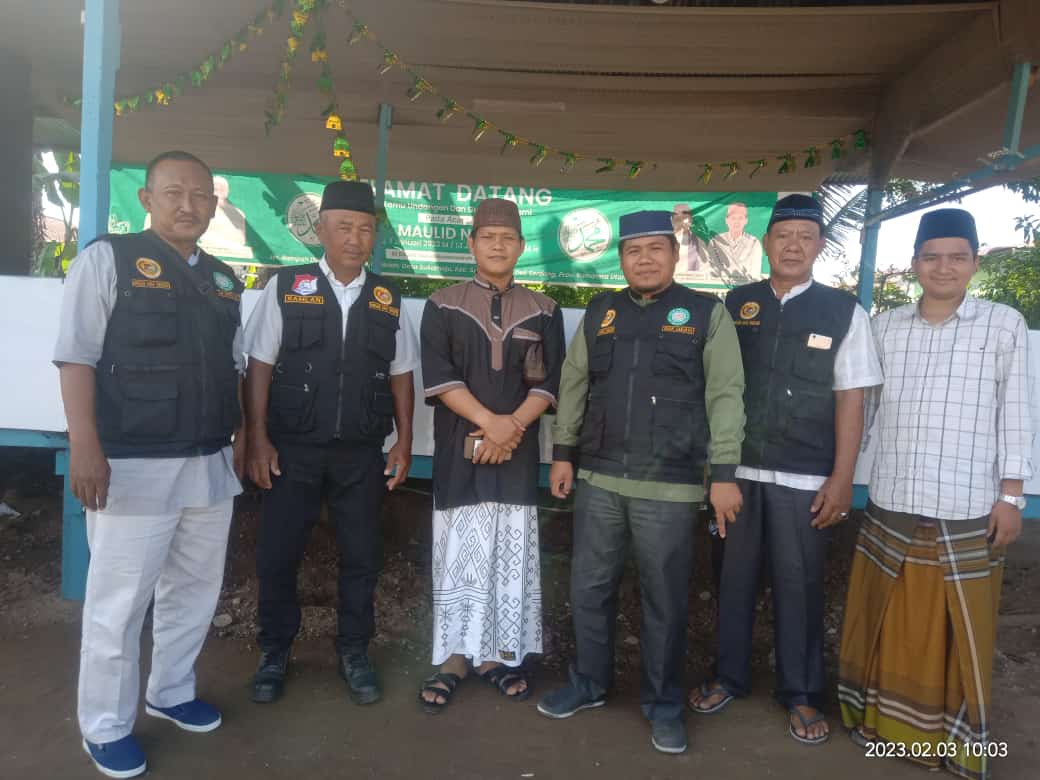 Jumat Berkah BAS & SPAK Bagikan Beras di Pondok Pesantren