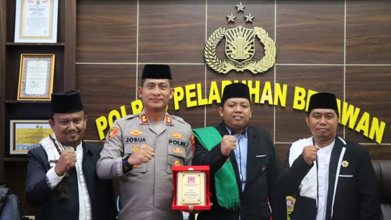 Kapolres Pelabuhan Belawan Terima Penghargaan dari Ketua Sahabat DAI Sumut