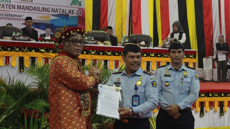 Imigrasi Sibolga Terima Hibah Tanah dan Bangunan dari Bupati dan Wakil Bupati Mandailing Natal