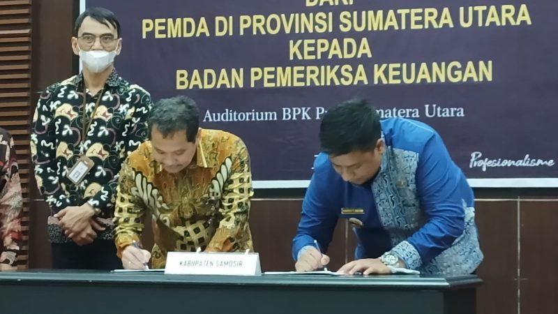 Bupati Samosir Menyerahkan LKPD TA. 2022 kepada BPK RI