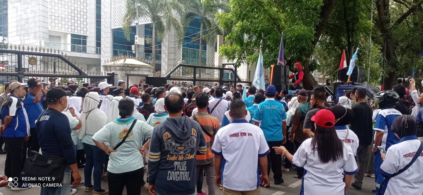 Polrestabes Medan Kawal Demo KSPSI di DPRD Sumut