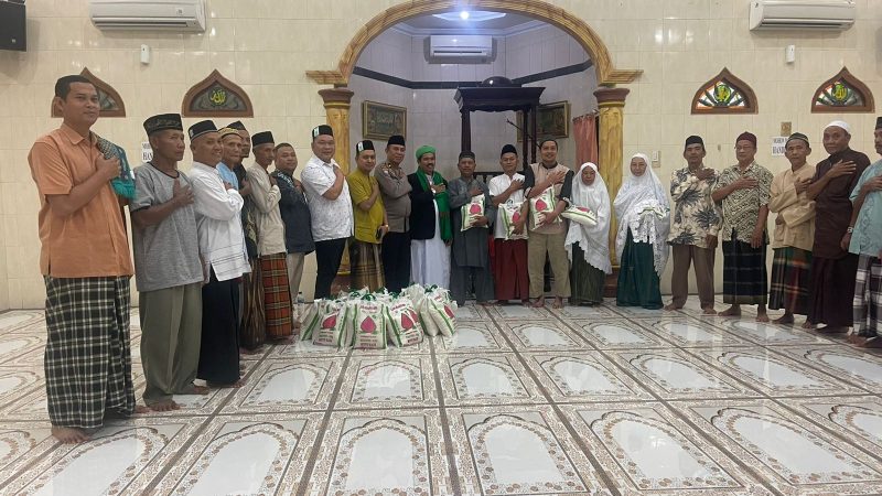 Malam Ketiga Ramadhan, Ar-Raudhah Polda Sumut Bagikan Bingkisan Sembako kepada Kaum Dhuafa