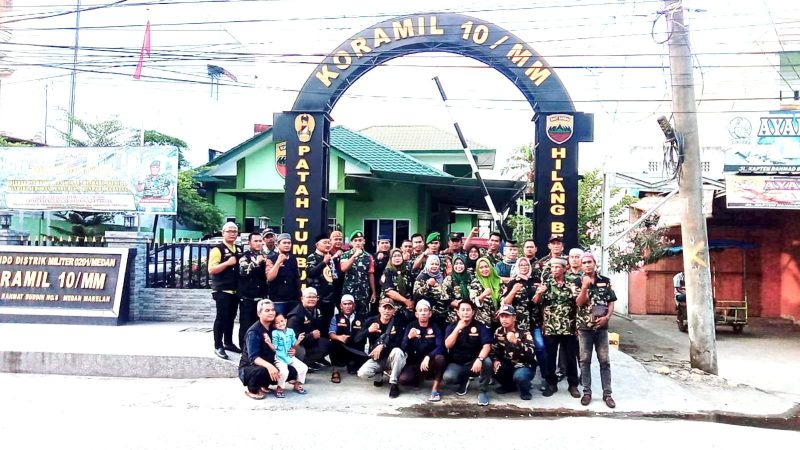 Bersama Koramil 10/MM BAS dan KBT Bagikan 350 Takjil Gratis