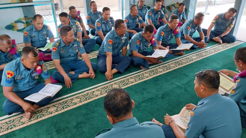 Tingkat Iman dan Taqwa Para Prajurit Yonmarhanlan I Laksanakan Tadarus Al Quran di Bulan Suci