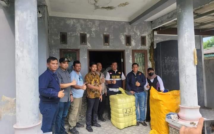 Polda Sumut dan Bea Cukai amankan 243 Balpres Pakaian Bekas Impor