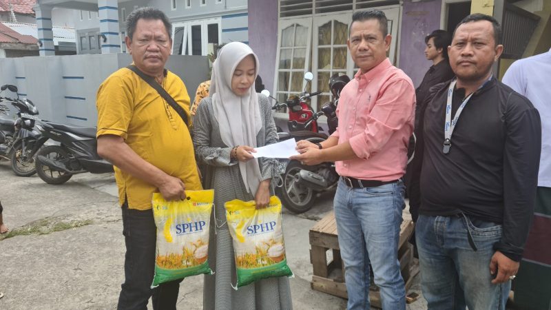 Adik Sepupu Ketua PAC PP Medan Area Meninggal, Ketua Pewarta Melayat dan Berikan Santunan Duka