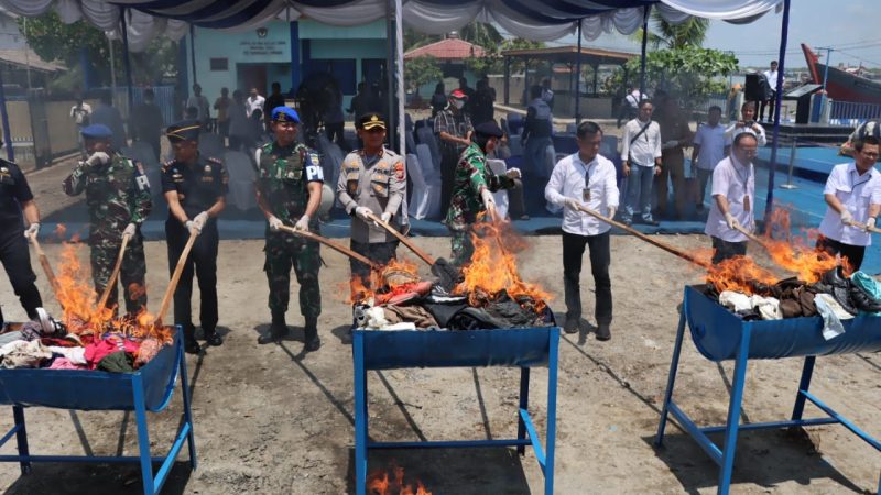 Kapolres Pelabuhan Belawan Hadiri Pemusnahan Barang Milik Negara Hasil Penindakan Bea Cukai