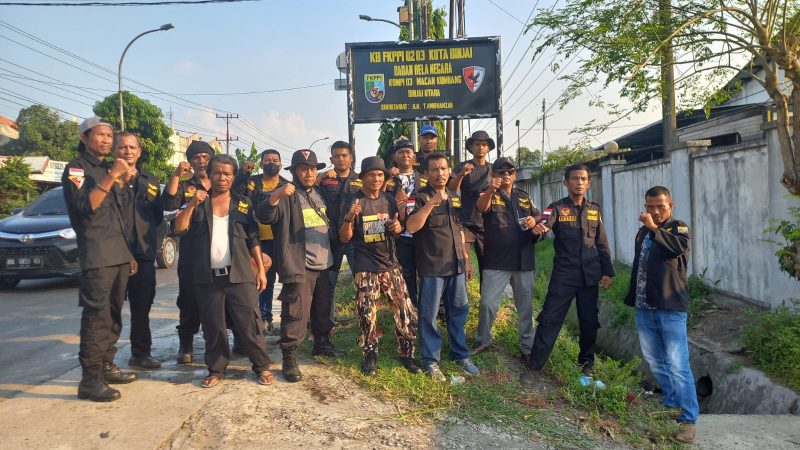 Kompi 03 Macan Kumbang BBN FKPPI Dirikan Plank Besar di Perbatasan