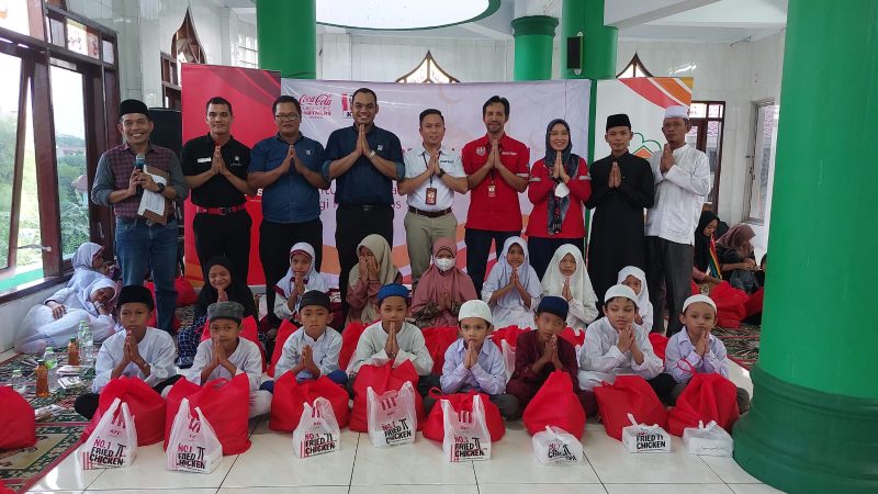 Wujudkan Rasa Syukur di Bulan Ramadan, CCEP Indonesia dan KFC Indonesia Selenggarakan Buka Bersama dan Donasi Bahan Pokok kepada Masyarakat di Delapan Kota di Indonesia