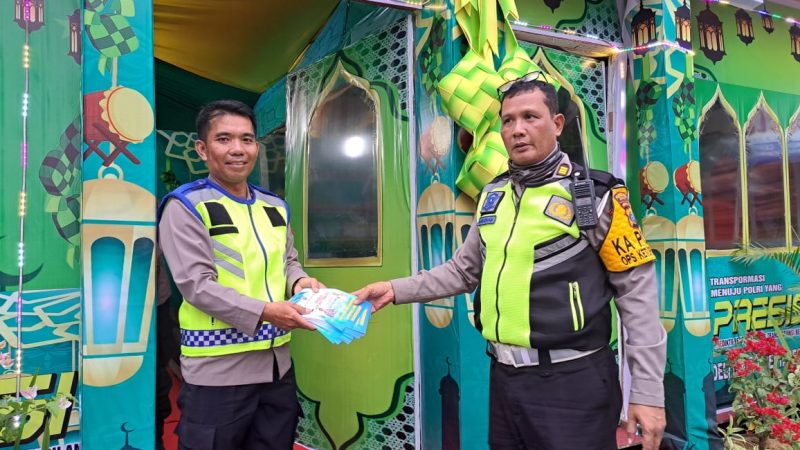 Jelang Idul Fitri 1444 Hijriah, Satlantas Polrestabes Medan Bagikan Spanduk