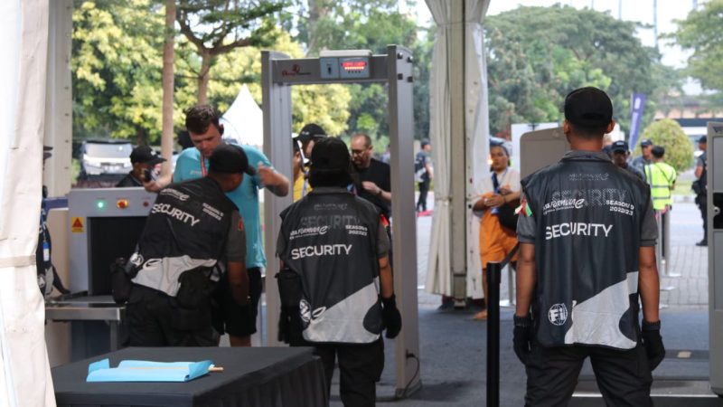 Diduga Oknum Rombongan Pejabat Cekik dan Dorong Petugas Keamanan di Jakarta E-Prix Circuit