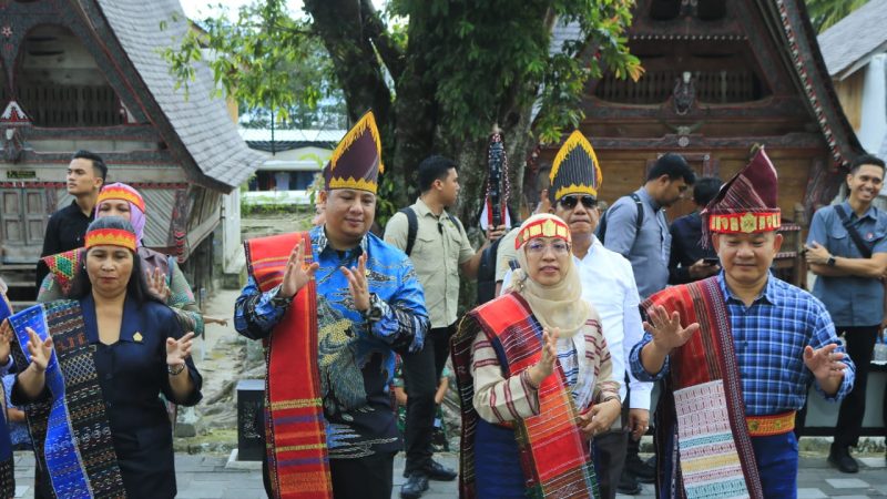 Bupati Samosir Sambut Kedatangan KASAD