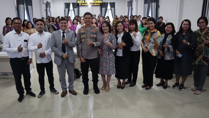 Kapolrestabes Medan Bersama Anggota Beragama Nasrani Lakukan Ibadah Bersama